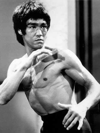 bruce_lee_a_p.jpg.ddb8bc1fc007fc9f0b2f377065c83be6.jpg