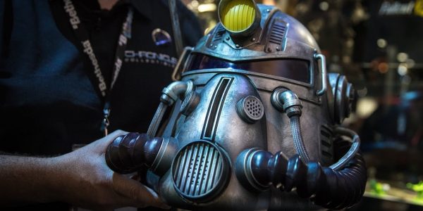 Update) Bag-gate continues as canvas Fallout 76 bags find their way into  influencers' hands – Destructoid
